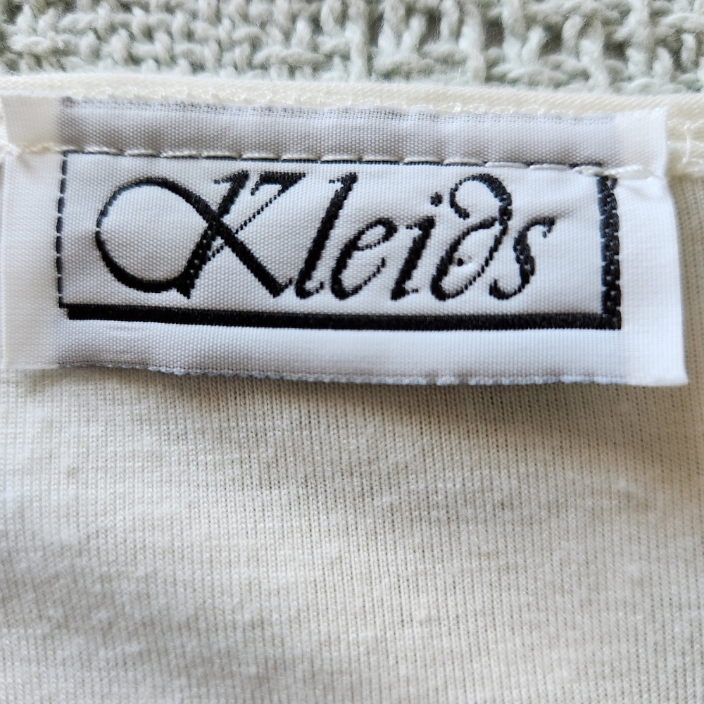 Kleids Long Sleeve T-Shirt with Lace Applique & Rhinestones - Picture 4 of 4